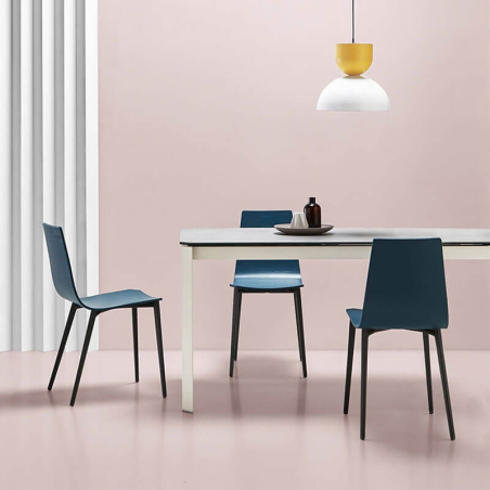 Chaise moderne bleue en bois et pieds en métal - Salt Mobliberica
