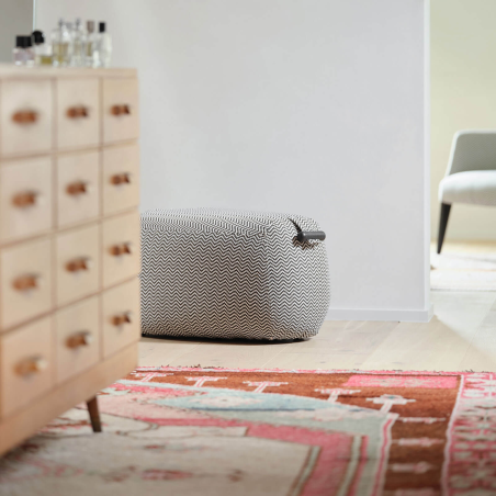 Grand pouf cosy en tissu avec motifs avec poignée en bois naturel - Thalia XL Mobitec ®