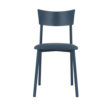 chaise avec dossier et pieds métalliques noirs fabriquée en France