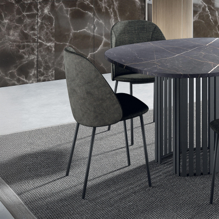 Chaise anthracite avec revêtement en tissu bleu - Soda