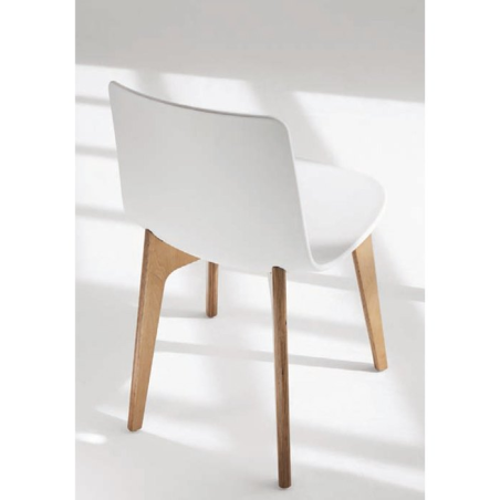 Chaise design en polypropylène et piètement bois Lottus