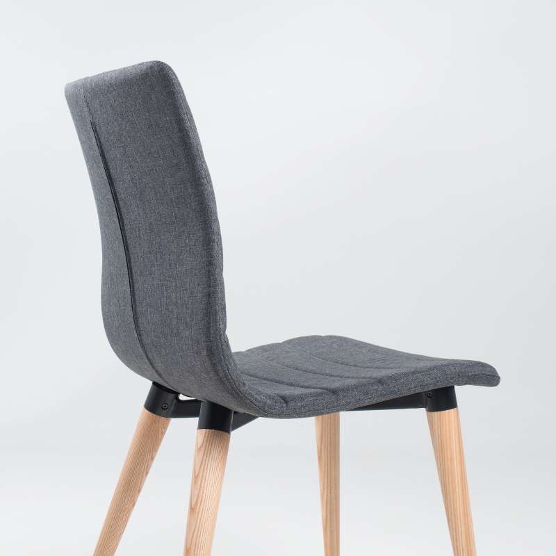 chaise scandinave en tissu et bois doris 4 pieds chaise scandinave en tissu et bois doris 4 pieds