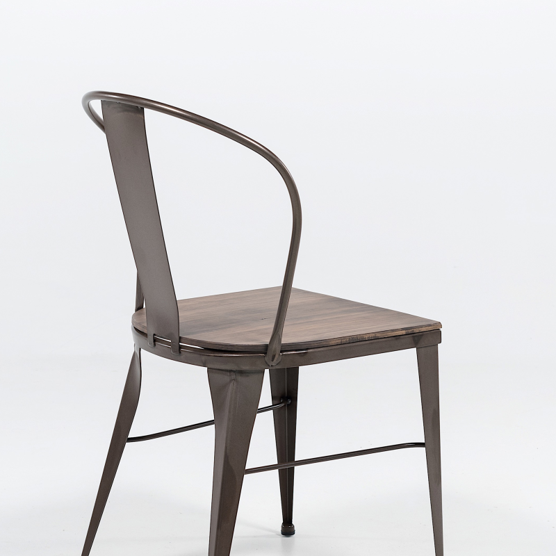 chaise industrielle en acier brut vernis, assise bois pin rustique