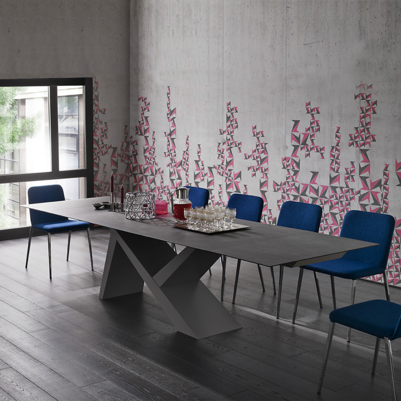 Table design extensible en céramique anthracite et bois laqué gris cendre - Ikarus