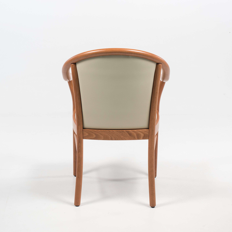 Fauteuil italien beige en bois avec assise et dossier rembourrés - Manuela