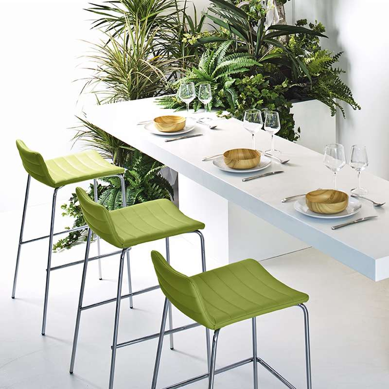 Tabouret de bar en vinyle vert et métal chromé - Cover Midj®