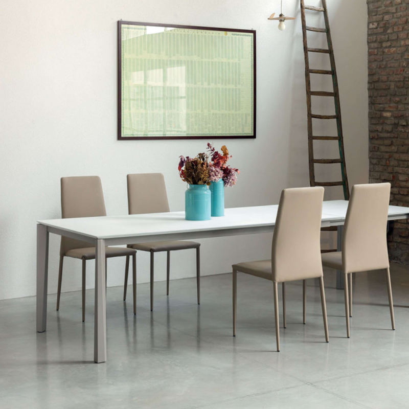 Table extensible moderne en céramique blanche et métal laqué sablé - Prisma