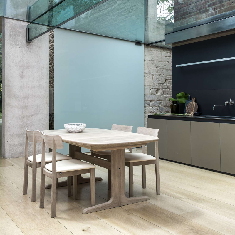 Table en bois massif clair scandinave elliptique avec allonges - SM 74