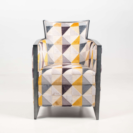 Fauteuil art déco fabriqué en France en tissu avec motifs triangulaires colorés et bois - Nathan