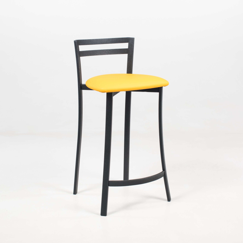 Tabouret snack avec dossier bas en synthétique jaune et métal noir - Urane