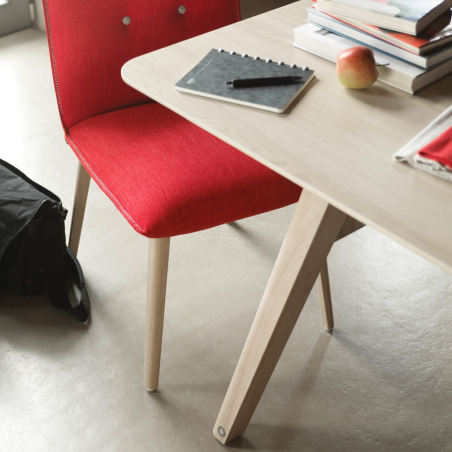 Chaise cocooning en tissu rouge avec boutons décoratifs - Soda Mobitec®