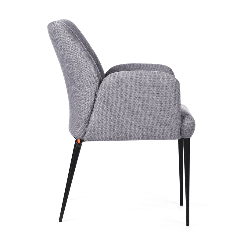 Chaise cocooning avec accoudoirs en tissu gris et pieds en métal noir - Enora Mobitec