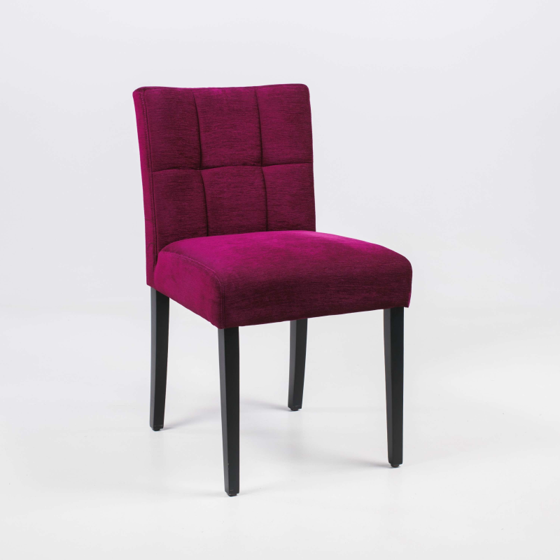 Chaise en tissu rose et pieds en bois noir- Carré Mobitec®