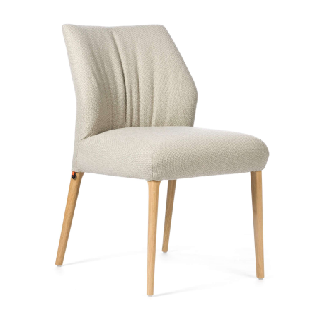 Chaise cocooning en tissu beige pieds en bois naturel - Enora Mobitec®