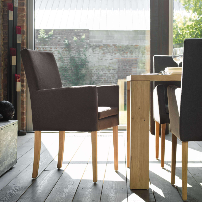 Fauteuil de salon noir en tissu et pieds en bois massif - Vigo Mobitec