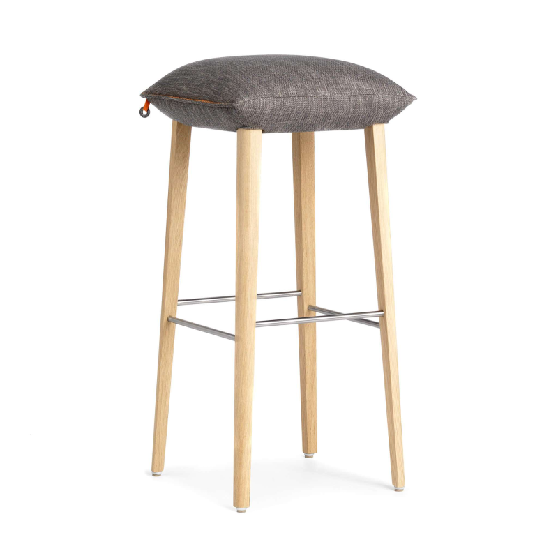Tabouret de bar rembourré sans dossier en tissu gris et pieds bois clair - Soda Mobitec®