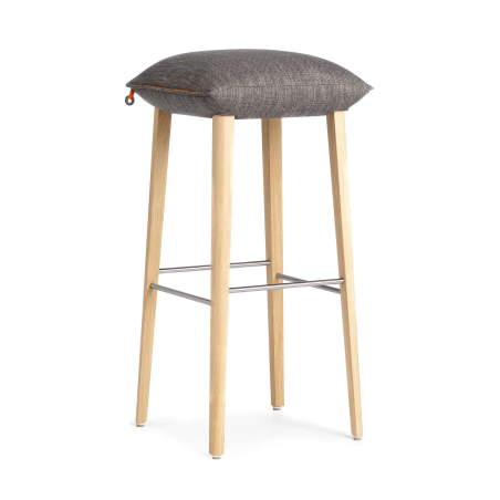 Tabouret de bar rembourré sans dossier en tissu gris et pieds bois clair - Soda Mobitec®