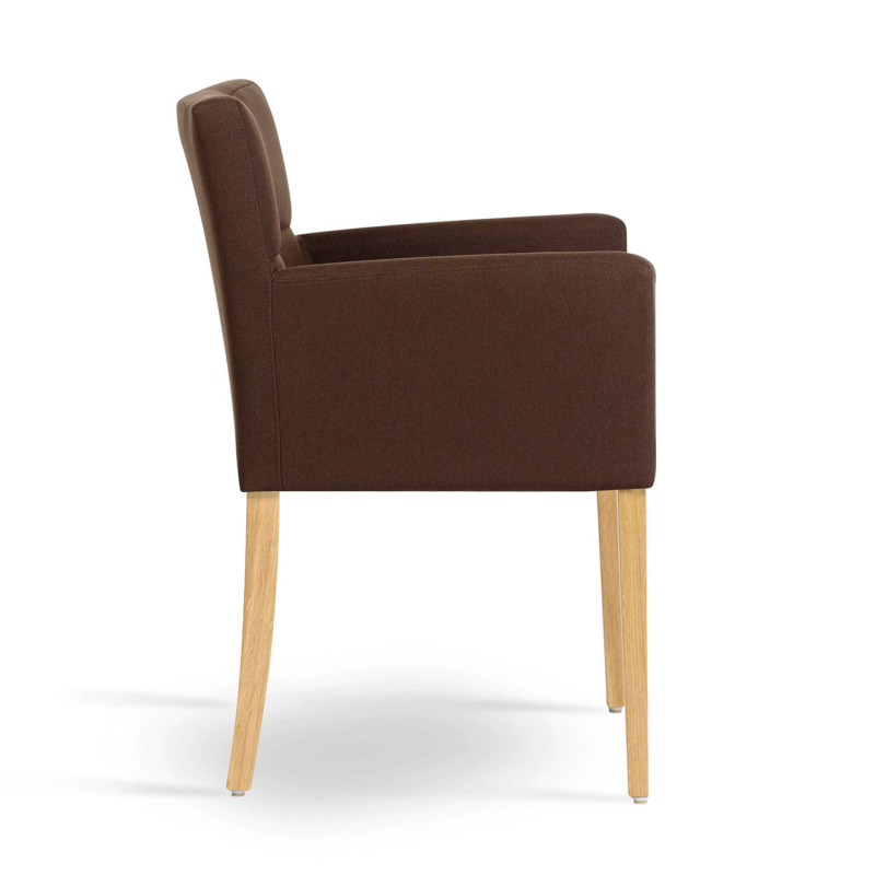 Fauteuil de salle à manger en tissu marron et pieds en bois - Carré Mobitec®