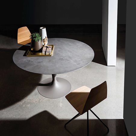 Table ronde design en céramique grise avec pied central - Flûte Sovet®