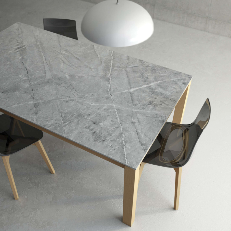 Table en Dekton avec pieds en bois massif - Lakera