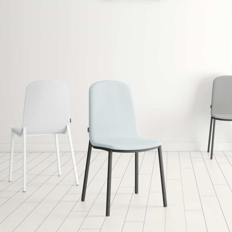 Chaise tendance rembourrée bleue ciel - Moly