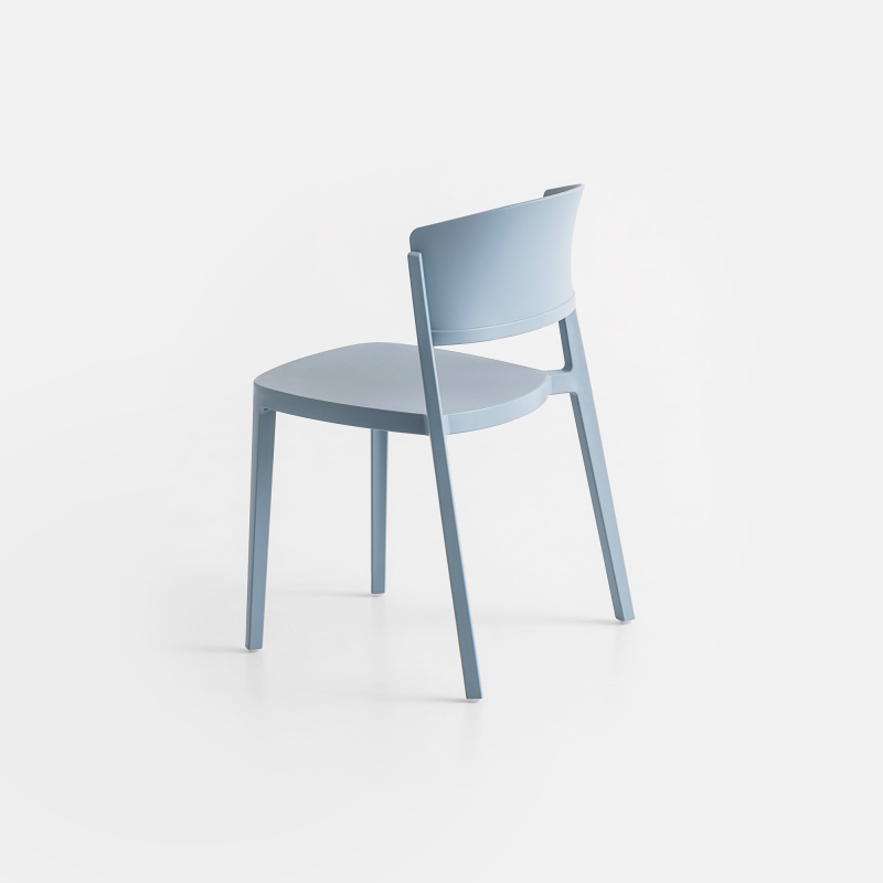 Chaise de terrasse empilable en plastique bleu ciel - Abuela