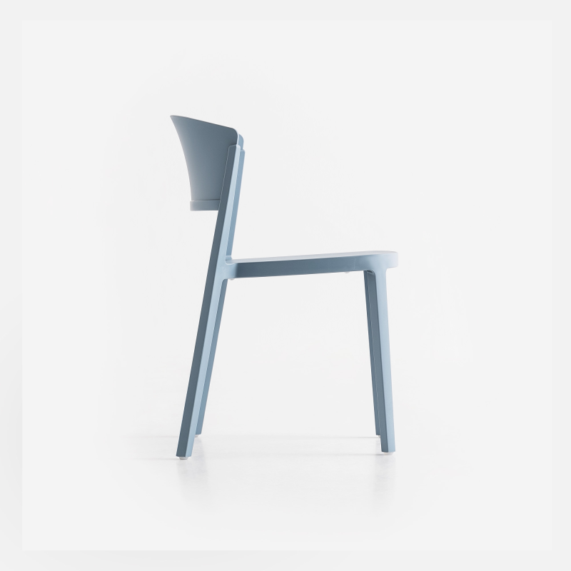 Chaise empilable en plastique bleu ciel - Abuela