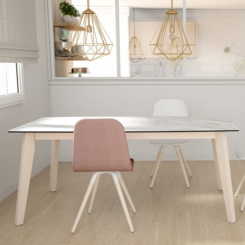 Chaise scandinave en synthétique rose et bois - Nuba