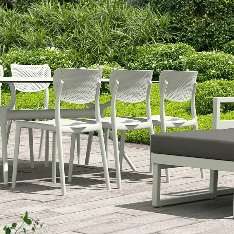 Chaise d'extérieur en polypropylène micro perforé blanc - Lucy