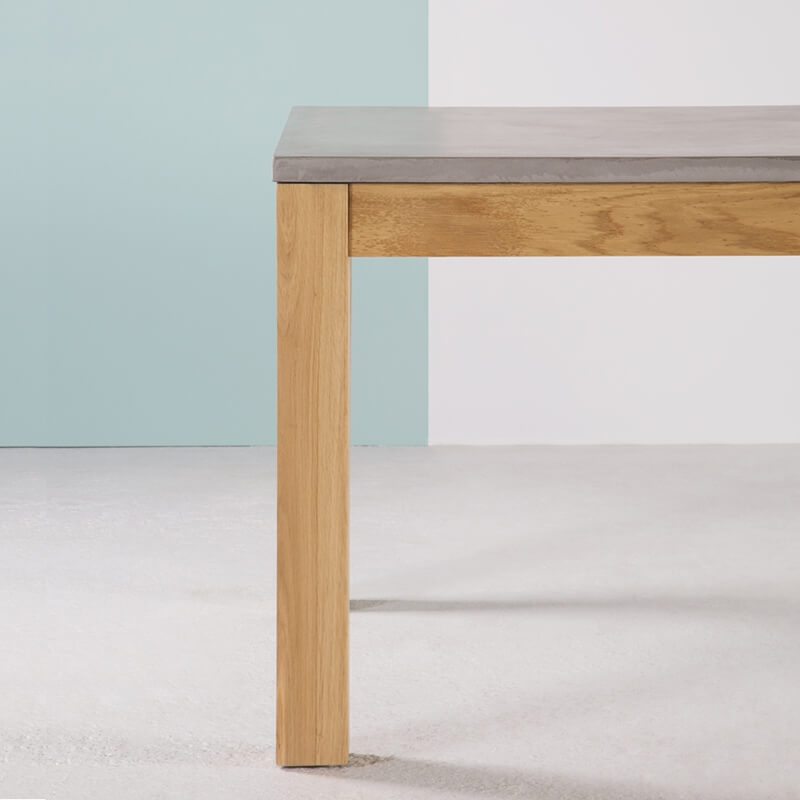 Table en béton ciré française et pieds en bois massif avec allonges en bois - Repas