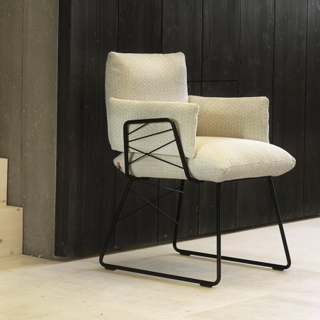 Fauteuil design confortable assise en tissu beige et pieds en métal noir - Cosy Mobitec®