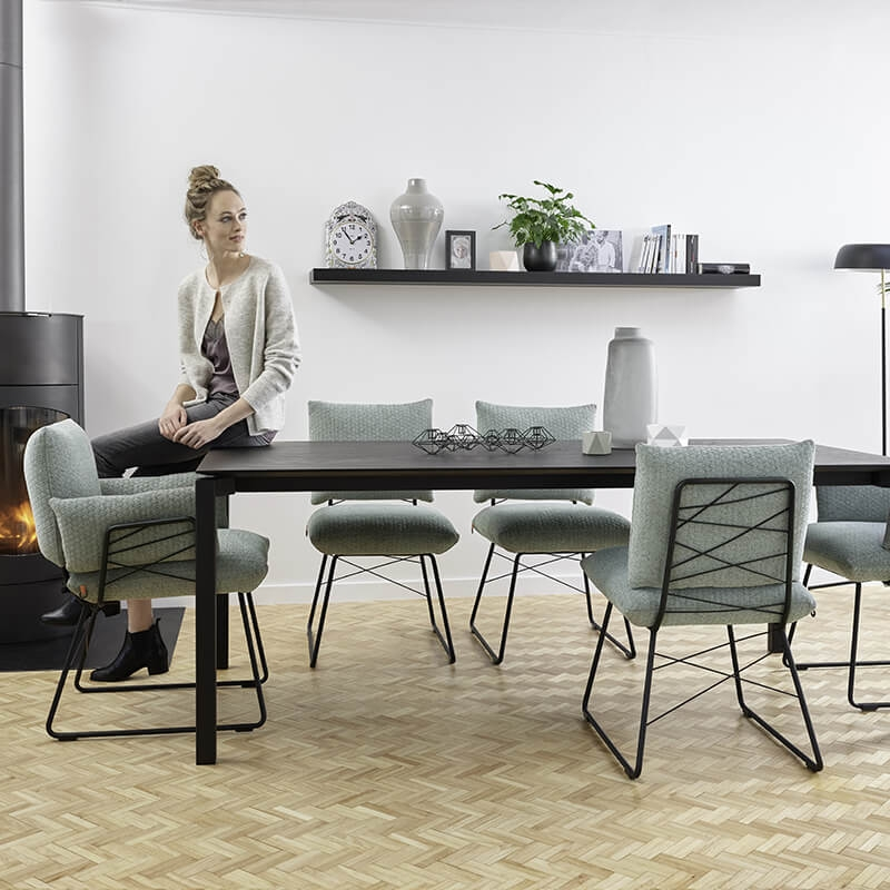 Fauteuil confortable en tissu vert et pieds en métal noir - Cosy Mobitec®