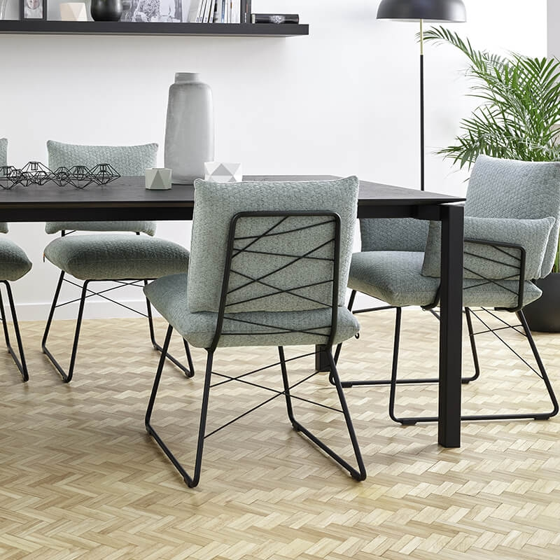 Fauteuil confortable assise en tissu vert et pieds en métal noir - Cosy Mobitec