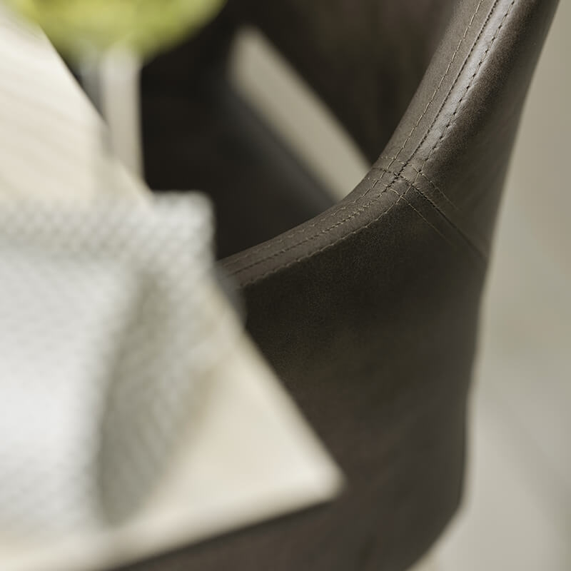 Fauteuil nordique tissu gris pieds en bois naturel avec dossier ajouré - Lena Mobitec®