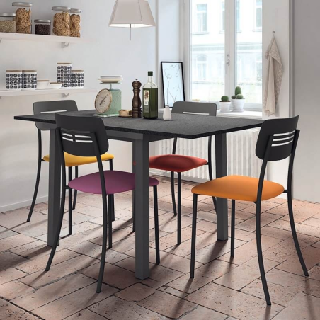 Chaise de cuisine assise rembourrée avec pieds et dossier en métal noir - Miro