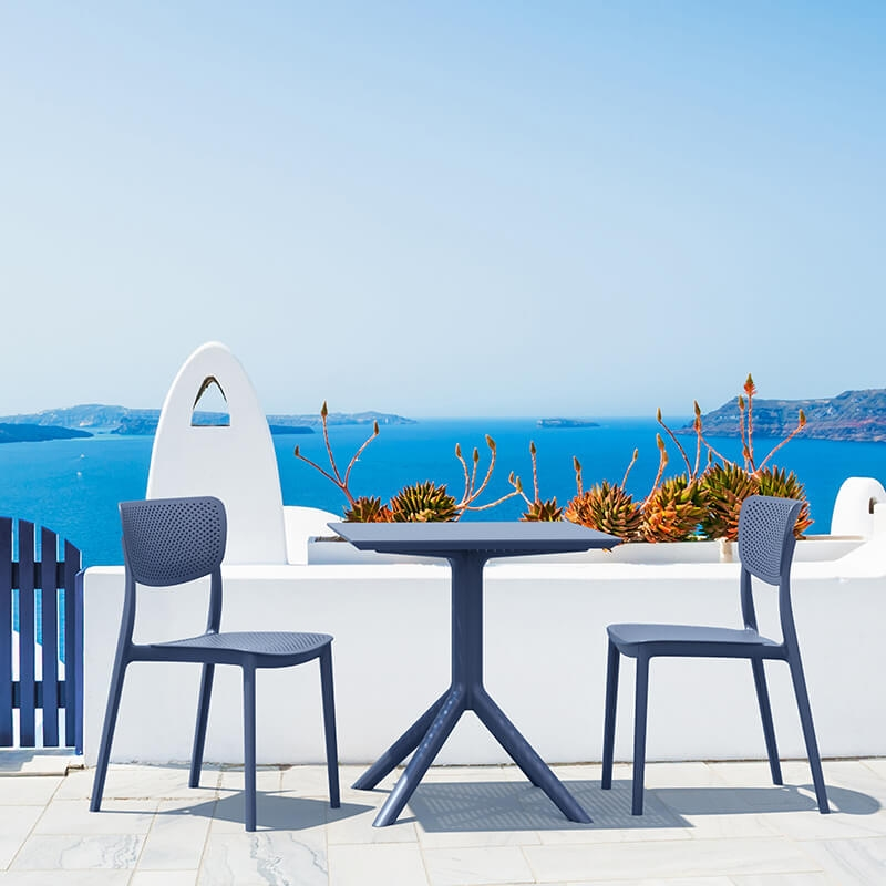 Petite table de jardin carrée en résine grise - Sky