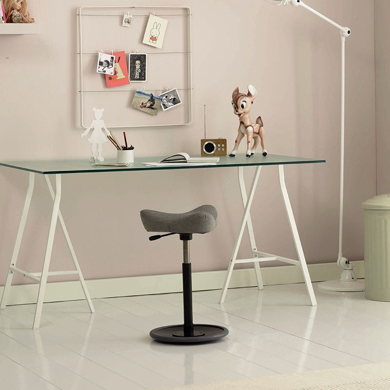 Tabouret ergonomique en tissu gris clair - Move Varier®