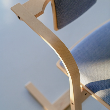 Chaise à bascule ergonomique en bois et tissu - Actulum Varier®