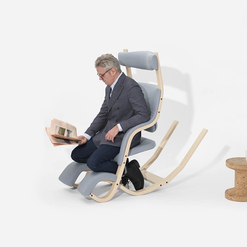 Fauteuil ergonomique genoux en tissu bleu ciel - Gravity Varier®