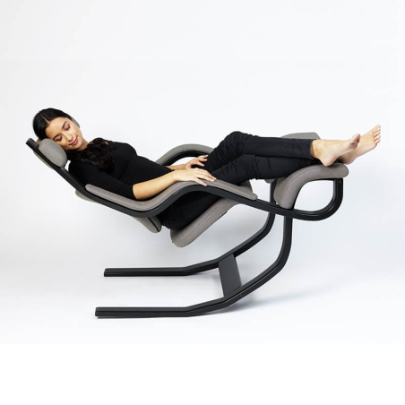 Fauteuil inclinable avec repose pieds ergonomique en tissu gris - Gravity Varier®