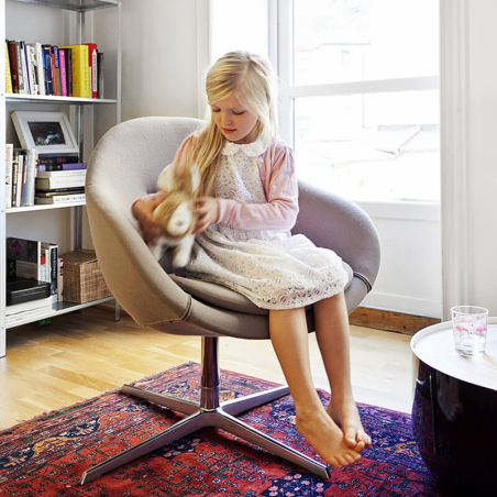 Fauteuil rotatif design en tissu beige - Kokon club