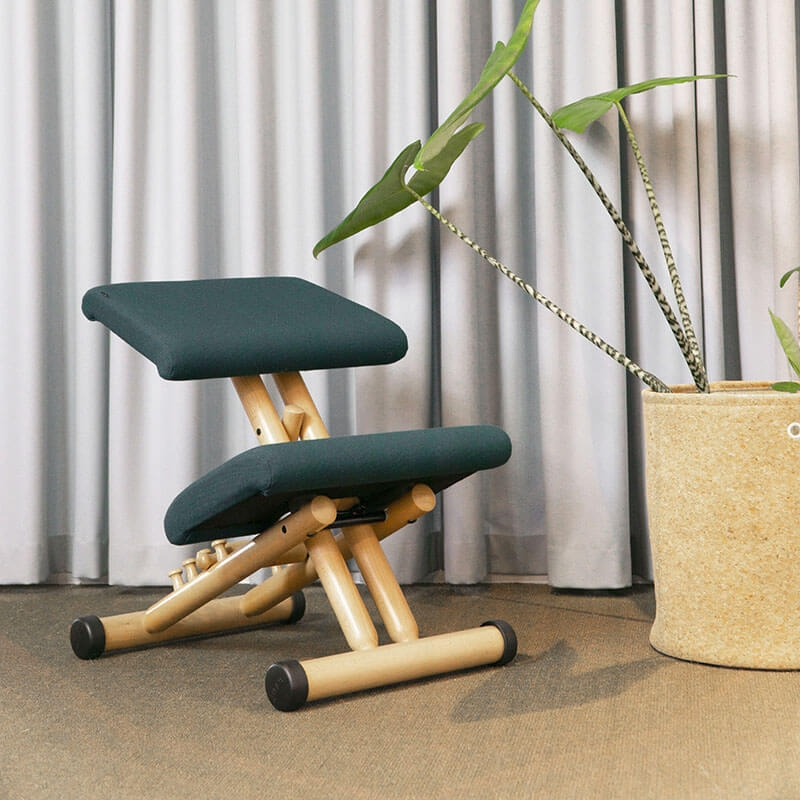 Siège de bureau en tissu vert et structure en bois - Multi Varier®