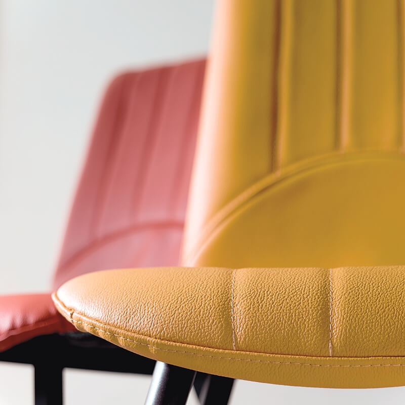 Chaise de fabrication italienne en synthétique et métal