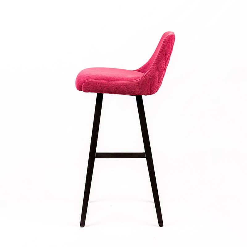 Tabouret haut en tissu rose dos matelassé pieds bois noir - BarLars diamant