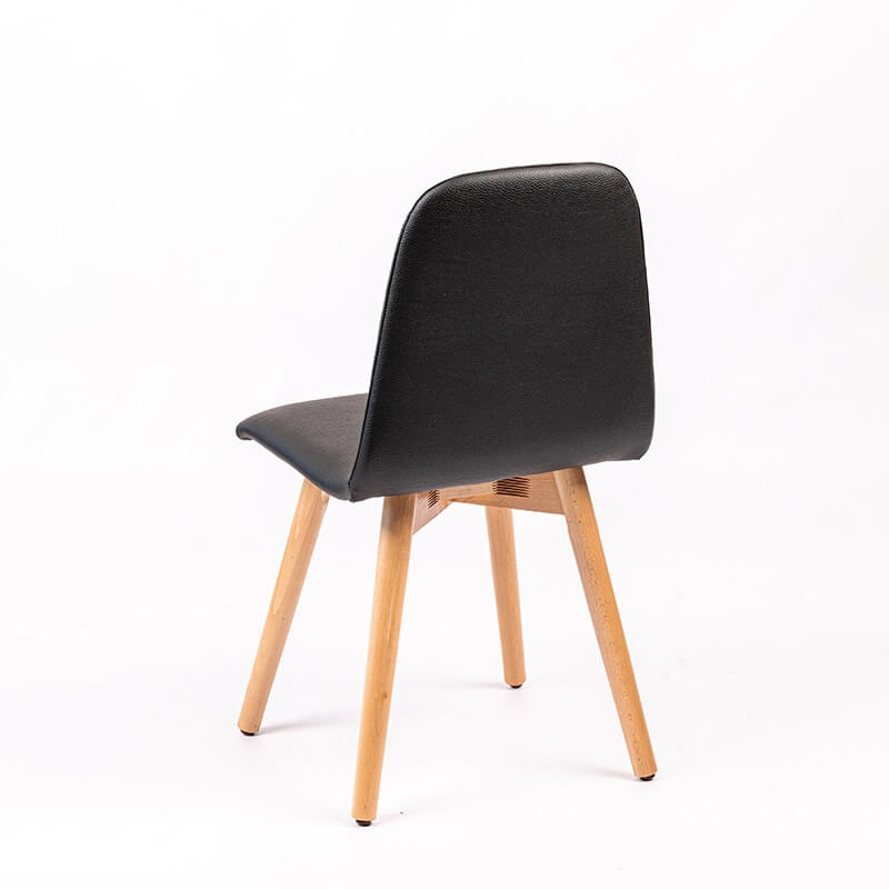 Chaise nordique rembourrée avec pieds coniques en bois - Pandora