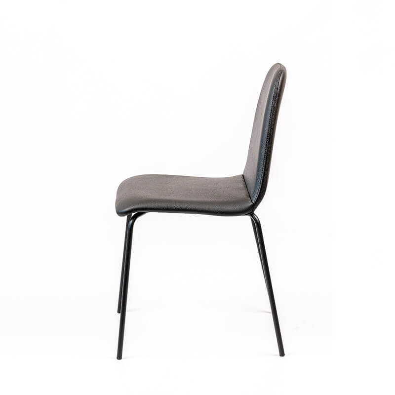 Chaise noire rembourrée avec pieds métal - Pandora