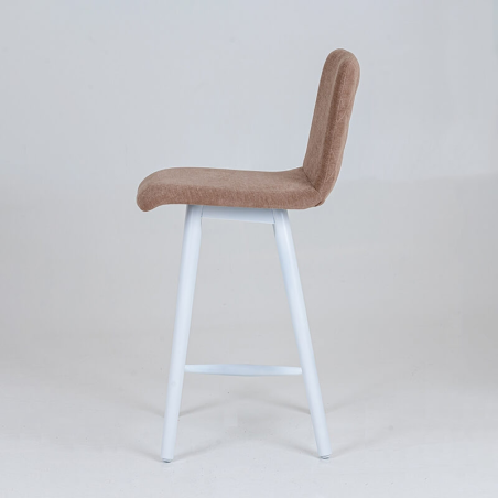 Tabouret snack scandinave avec dos matelassé en tissu taupe et pieds en bois massif - BarPlaza diamant