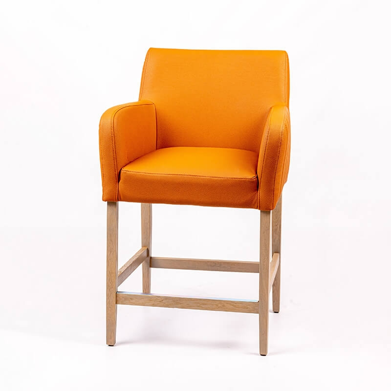 Tabouret snack avec dos matelassé en synthétique cognac et pieds en bois massif  - BarMoritz line