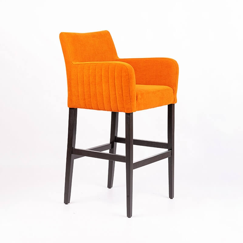 Tabouret de bar dos matelassé en tissu orange et pieds en hêtre - BarMoritz line