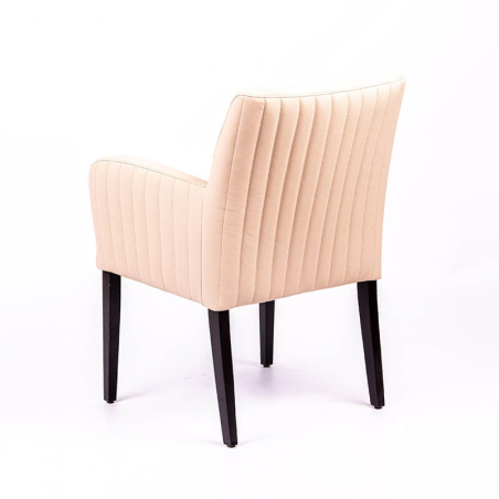 Fauteuil écru avec pieds en bois Moritz line